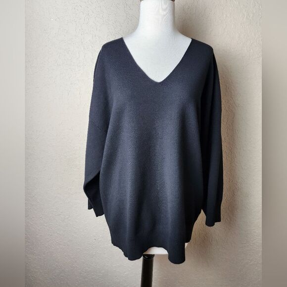 Aritzia Sweaters - Wilfred Free Aritzia Souvenir Oversized V Neck Sweater Black Size 2